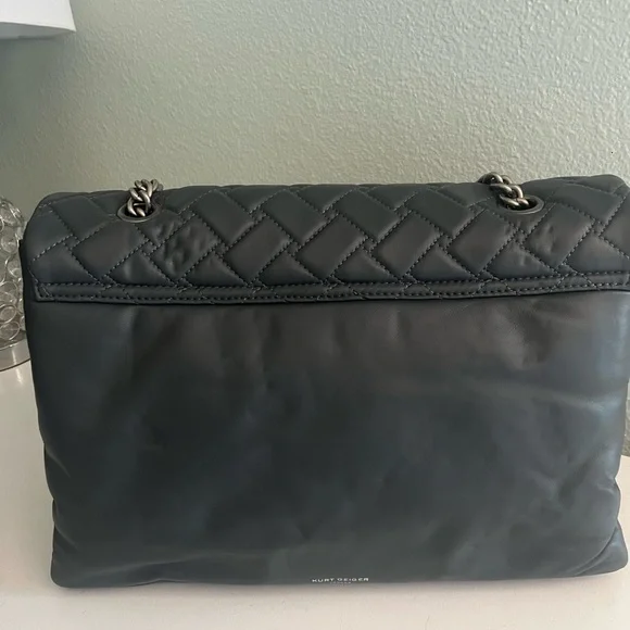 Elegant Grey Quilted Women's Bag - Picture 2 of 5